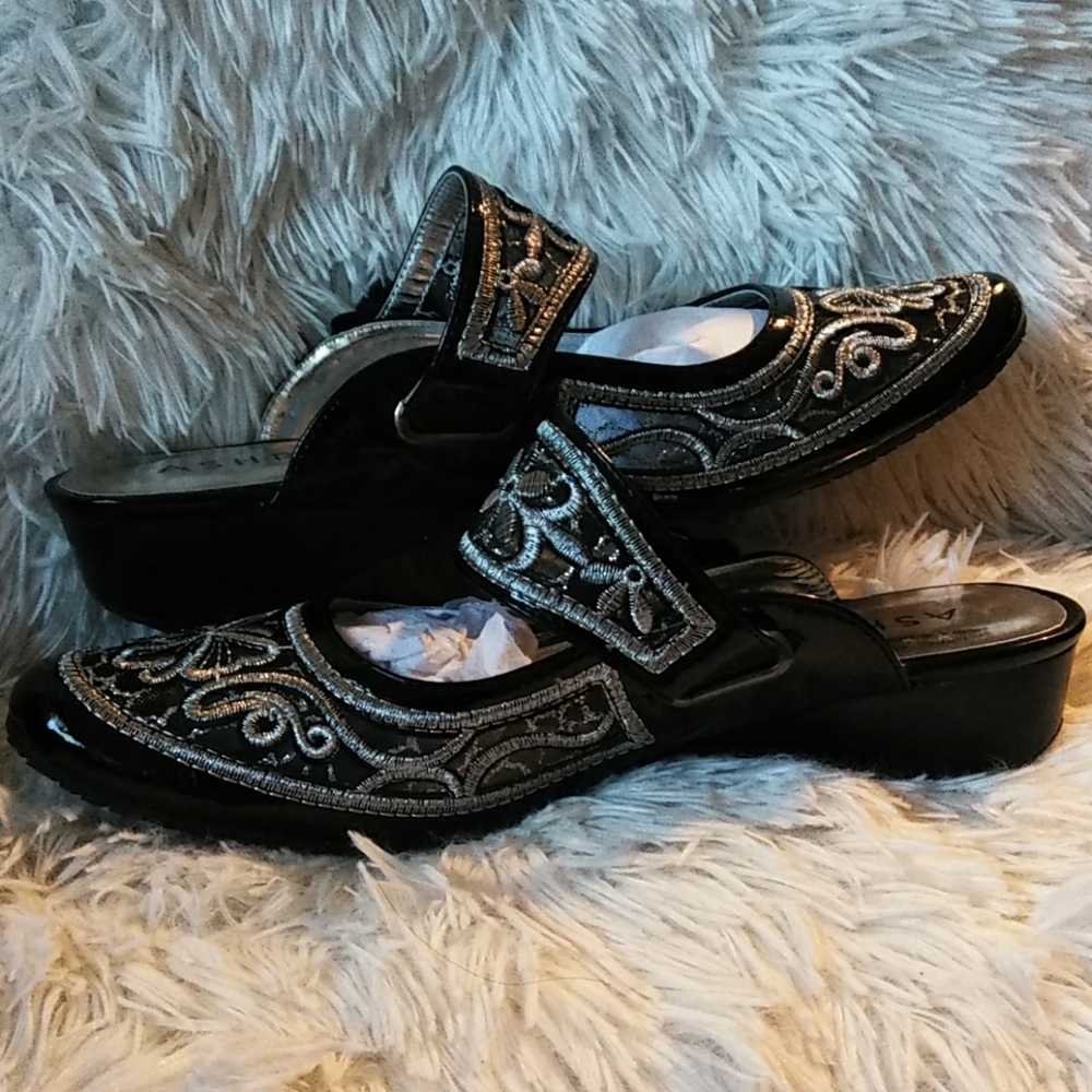 Shoes - Picture 3 of 6